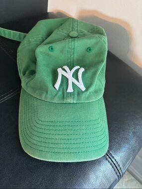 New York Yankees Green Baseball Cap with White Logo